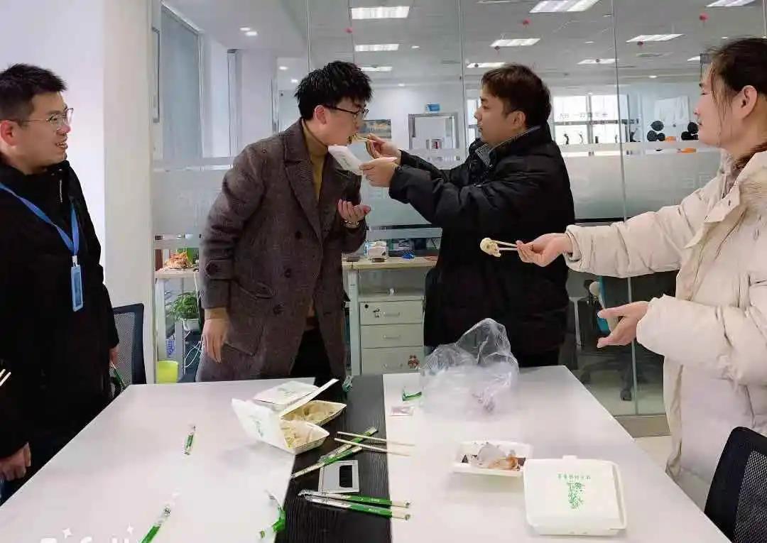 今天是冬至，來首佳吃餃子呀~